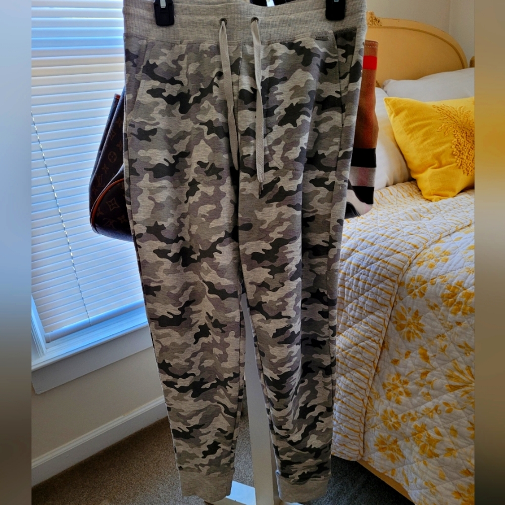 NWOT Eddie Bauer Camo Joggers
